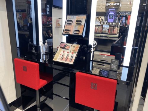 吳欣鴻 未來(lái)的美妝公司，是更懂消費(fèi)者的“教育咨詢(xún)服務(wù)商”